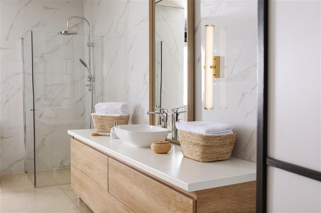 CLA Large Ribbed Opal Glass Bathroom Rated Wall Light With Gold Detailing - ID 12466