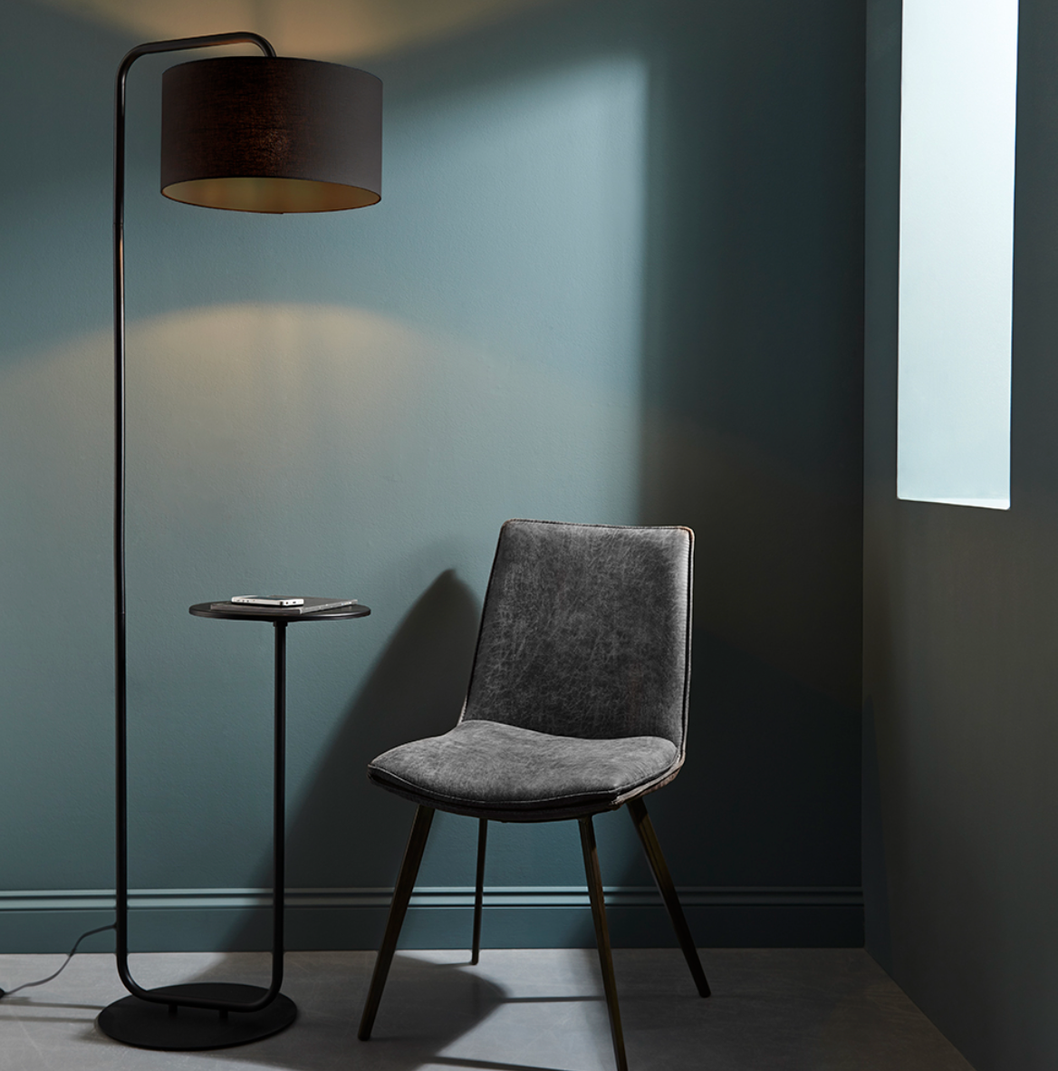 Black Floor Light With Table And Black Shade - ID 11748