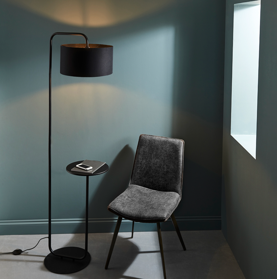 Black Floor Light With Table And Black Shade - ID 11748