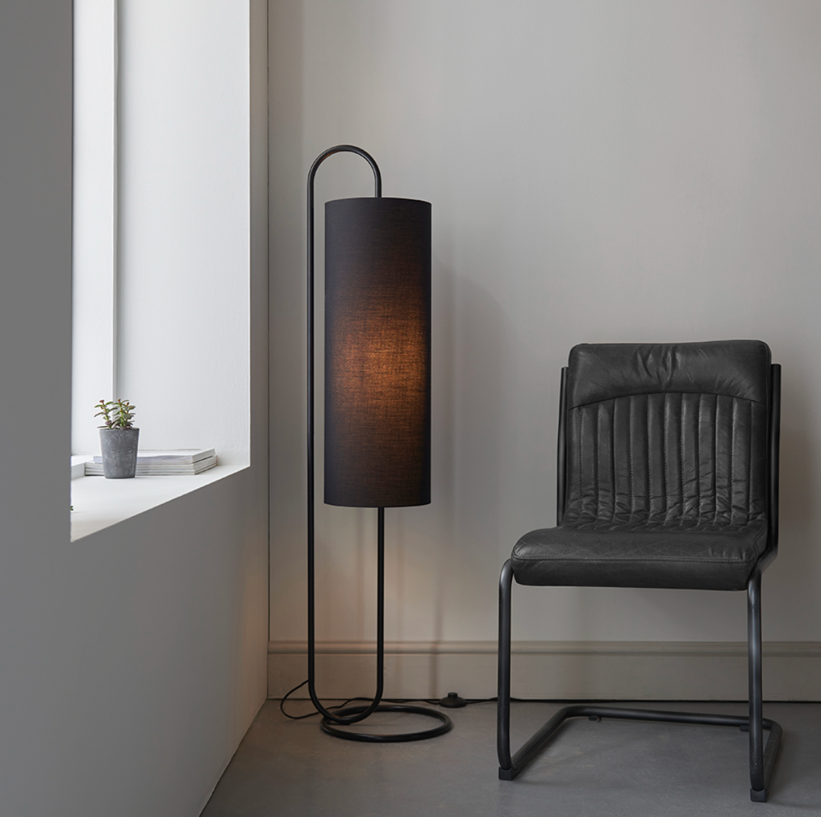 Oval structural matt black floor light with black fabric shade - ID 11398