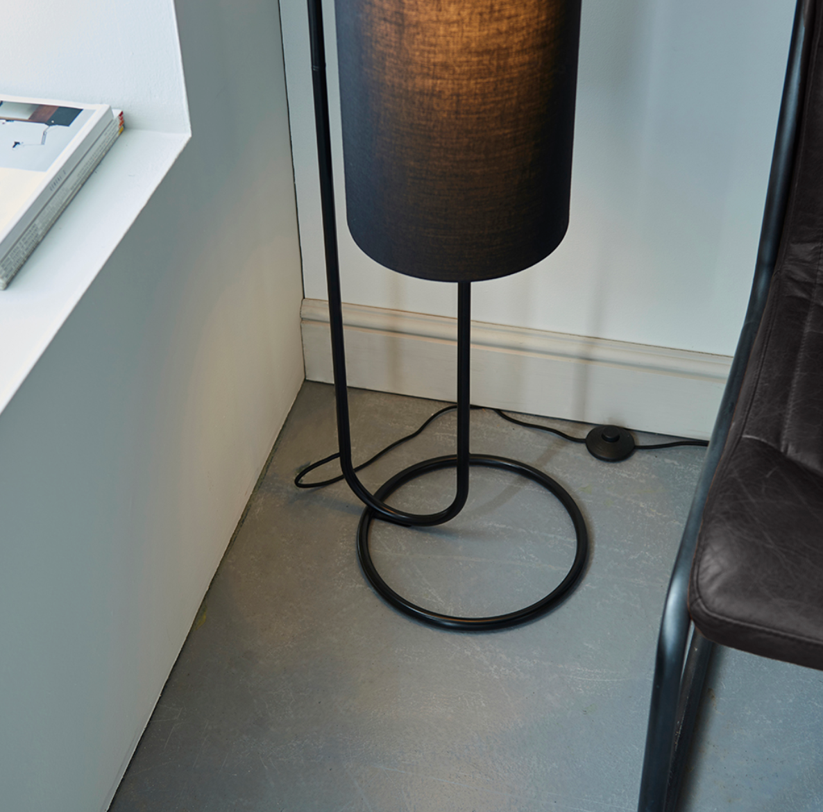 Oval structural matt black floor light with black fabric shade - ID 11398