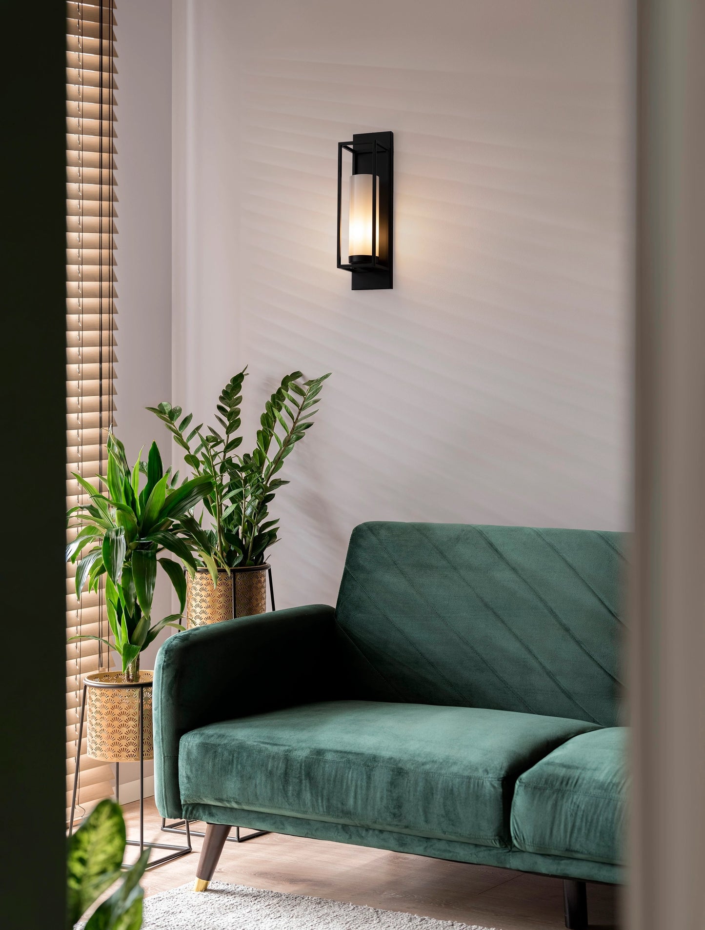 ULI Black & Opal Glass Wall Light - ID 14819