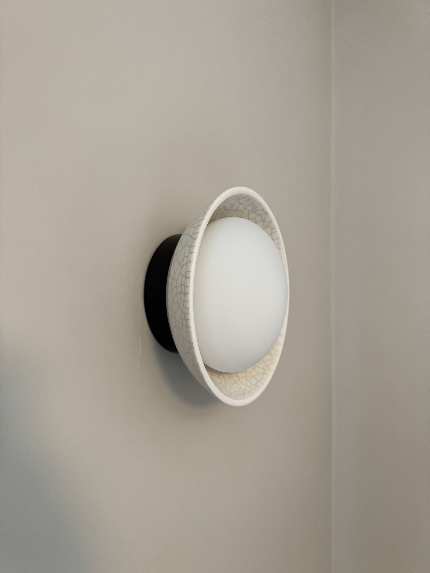 Ceramic Ivory Stained Crackle & Blackened Steel 1 Light Wall -  ID 14018