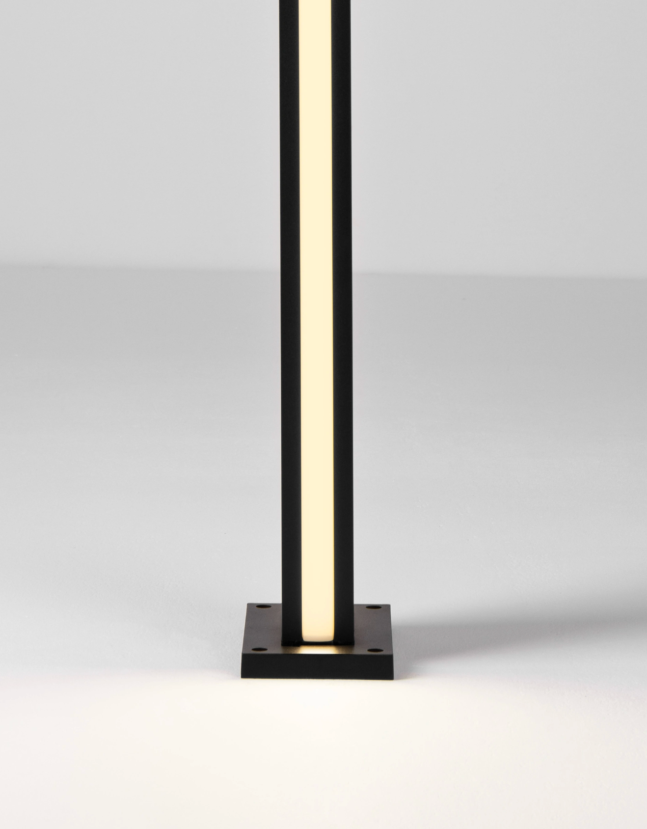 Sabre 170cm Minimalistic Dark Anthracite Exterior Bollard - ID 14757