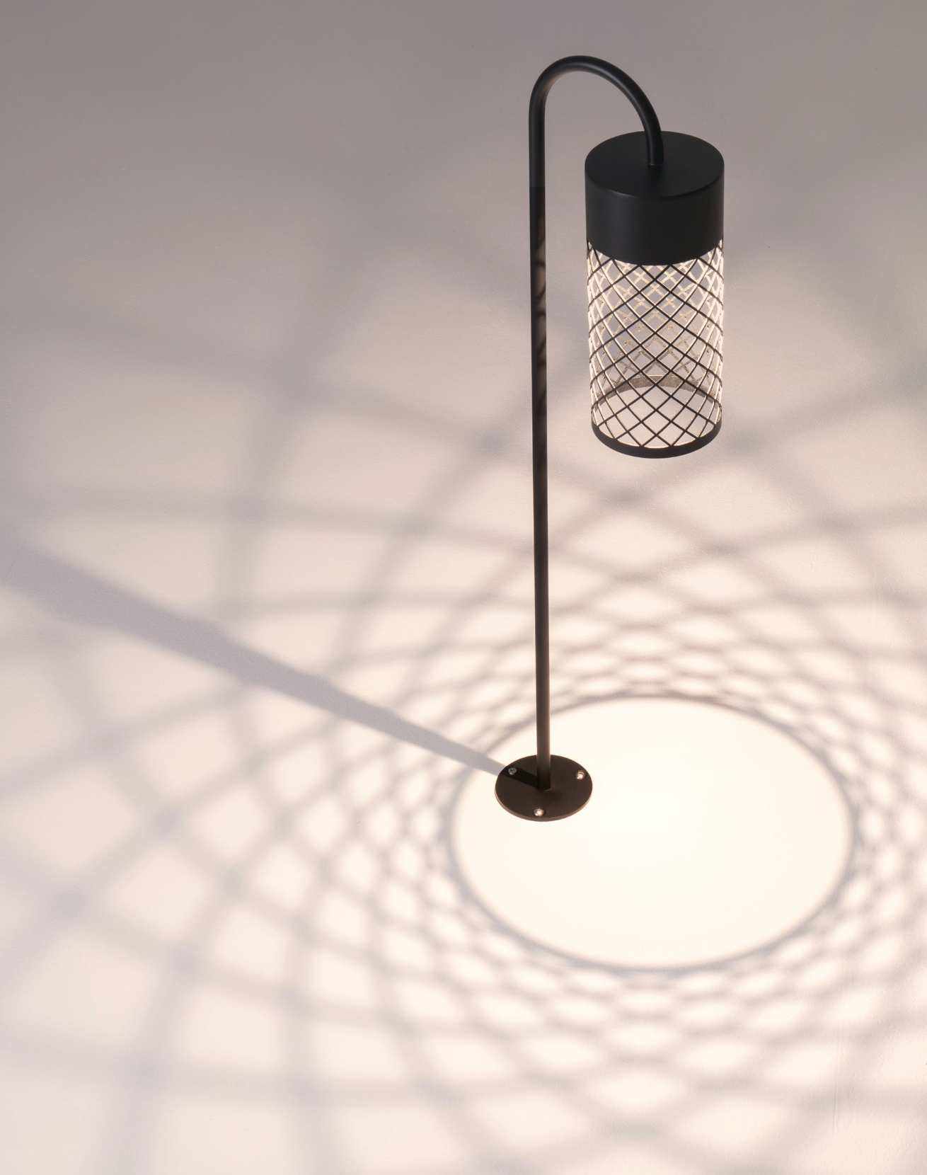 Crue 70cm Sandy Black Intwined Metal Exterior Bollard - ID 14772