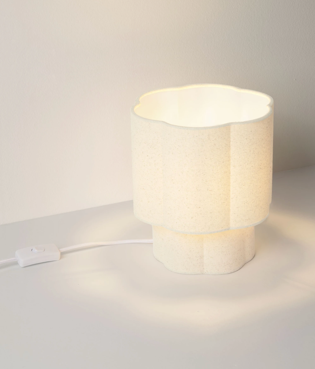 OSY Scalloped Beige Table Lamp - ID 15088
