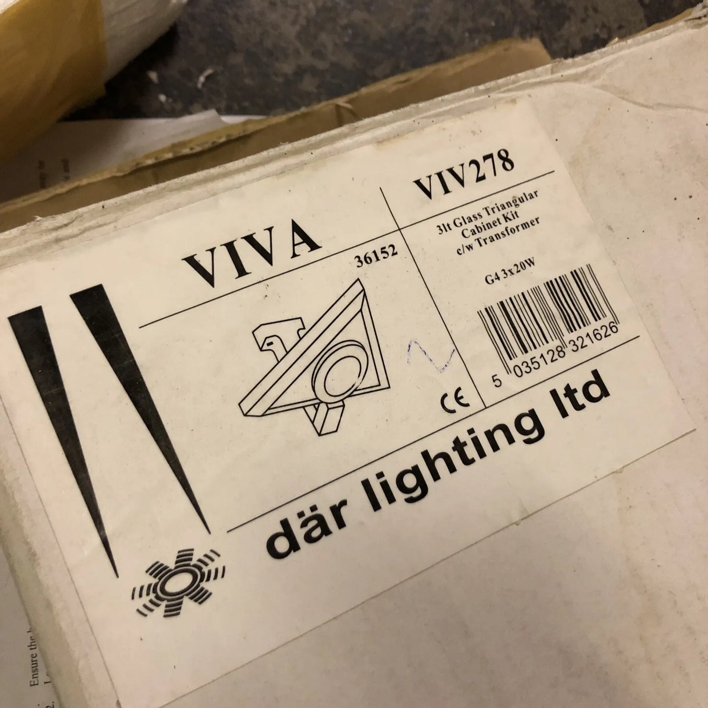 där VIVA 3 Light Under Cabinet Floating Glass Triangular Spot Lights Kit - CLEARANCE