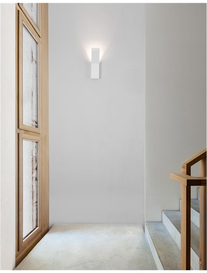 OTE Angled Up Light In White Gypsum - ID 10684