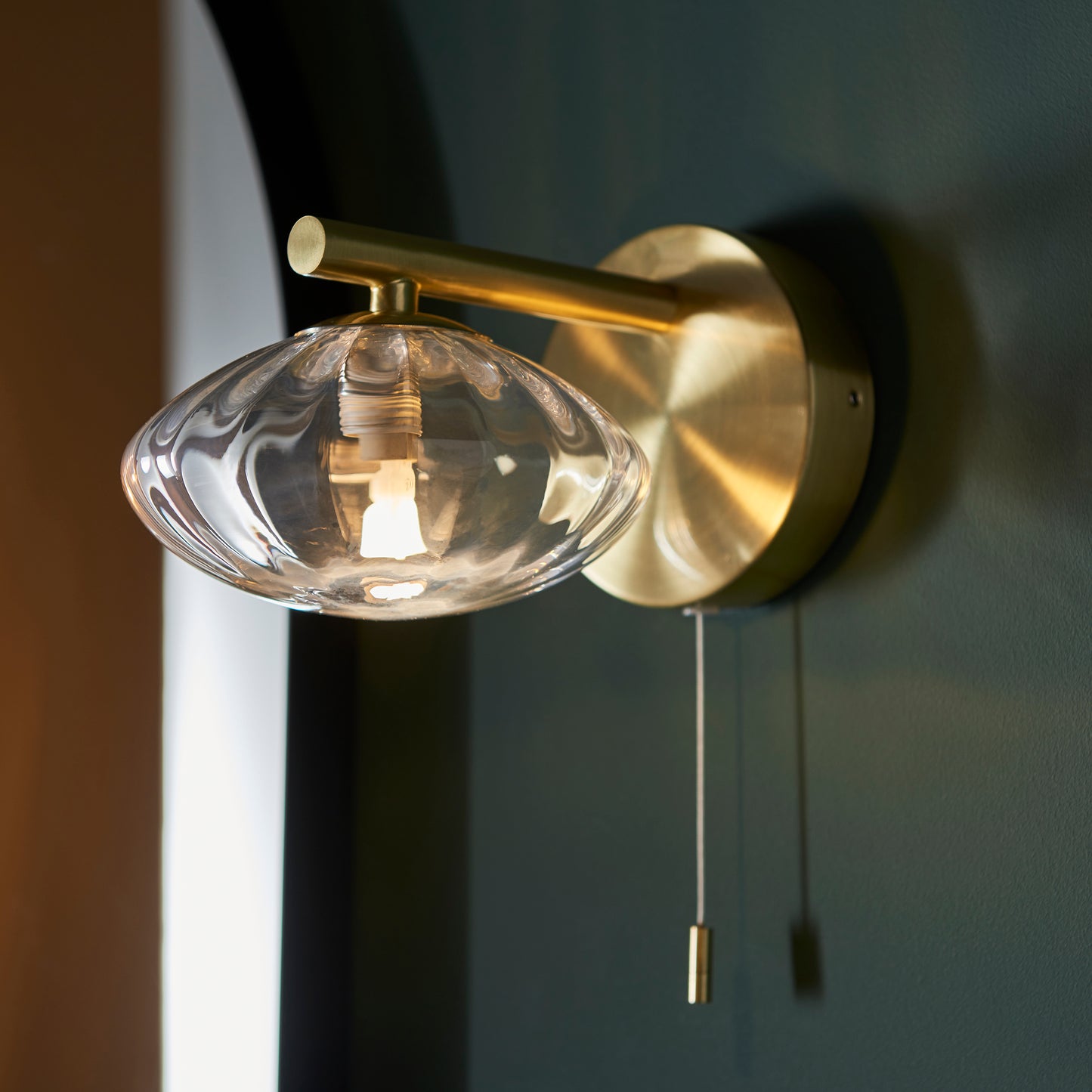 Satin Brass & Clear Ribbed Glass IP44 Wall Light - ID 11667