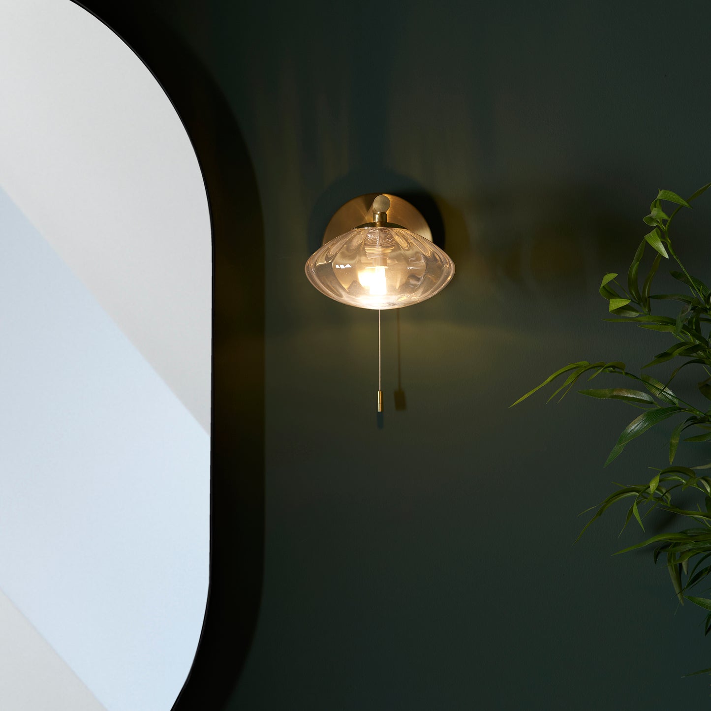 Satin Brass & Clear Ribbed Glass IP44 Wall Light - ID 11667