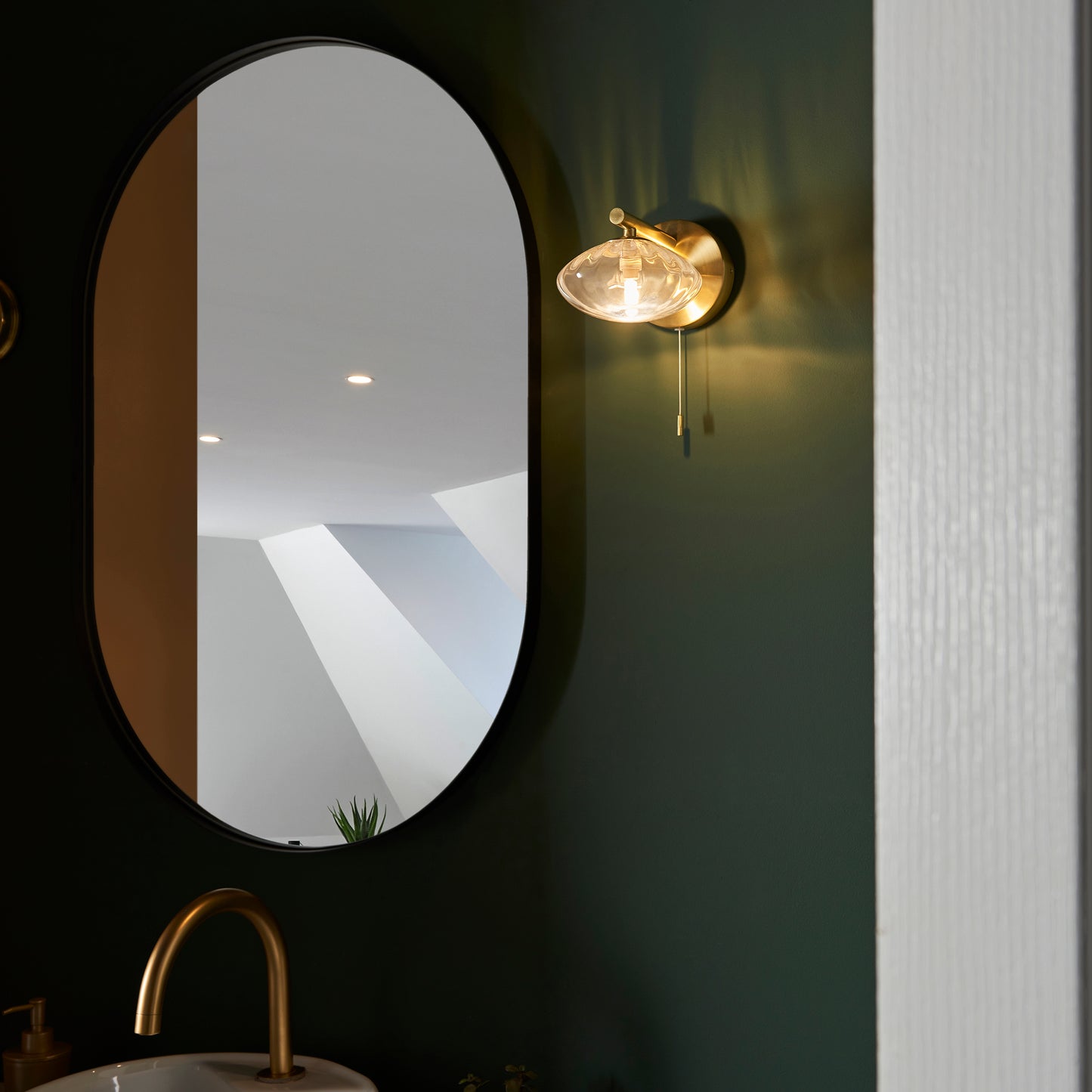 Satin Brass & Clear Ribbed Glass IP44 Wall Light - ID 11667