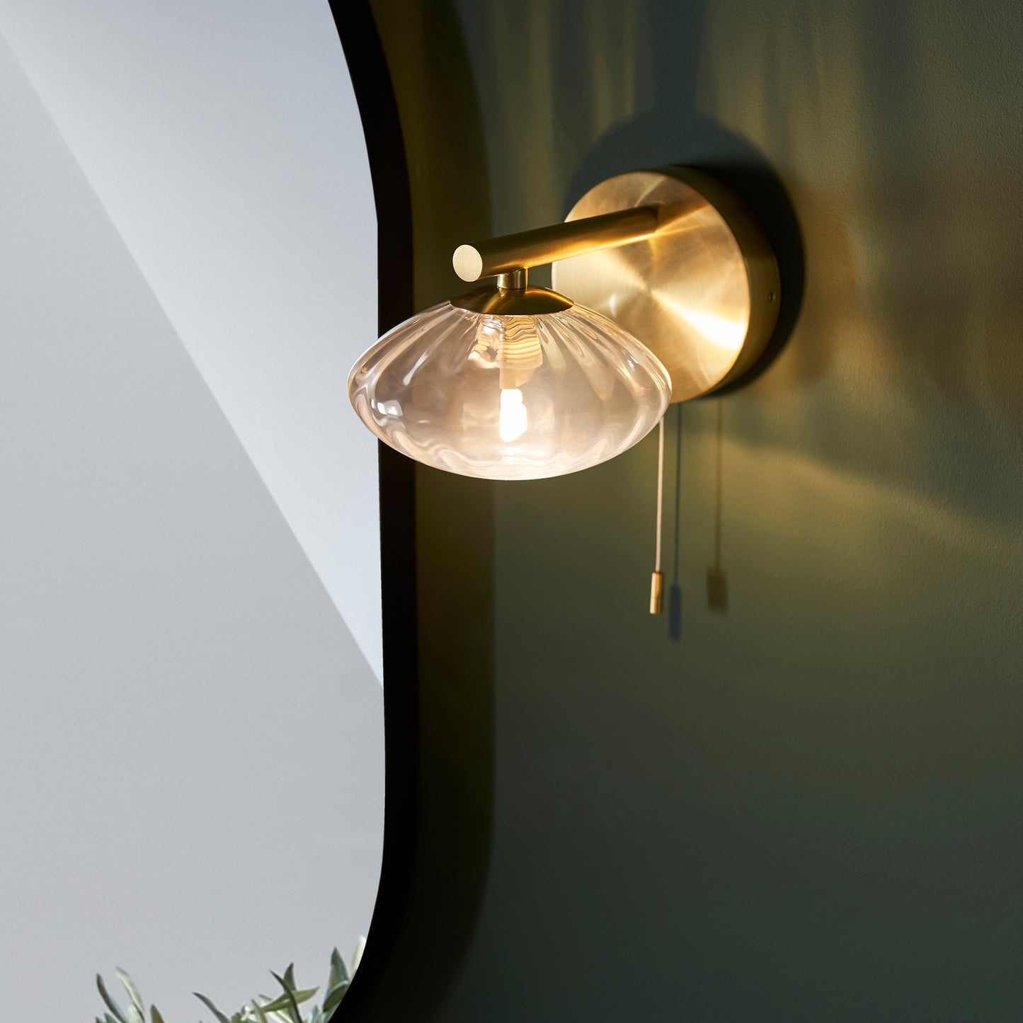 Satin Brass & Clear Ribbed Glass IP44 Wall Light - ID 11667