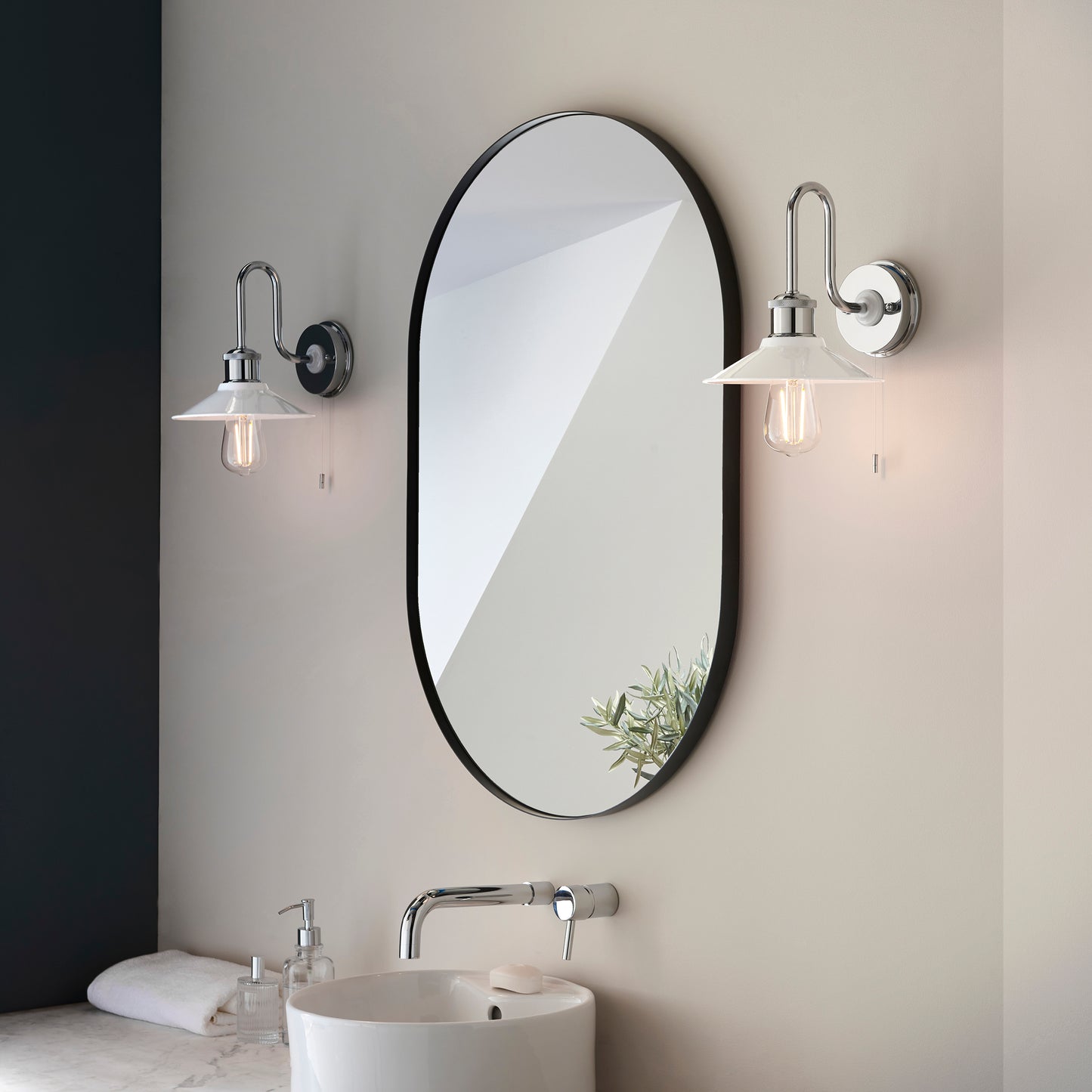 Classic Modern Chrome & White Bathroom Wall Light - ID 11660