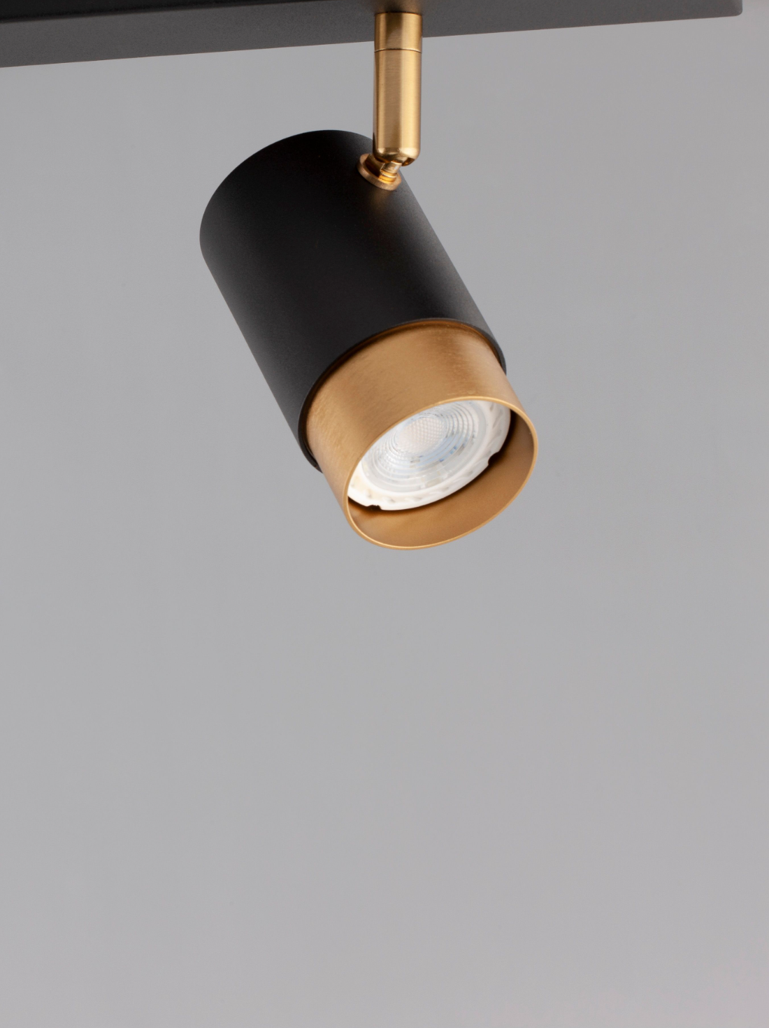 POG Triple Linear Spotlight - ID 11908