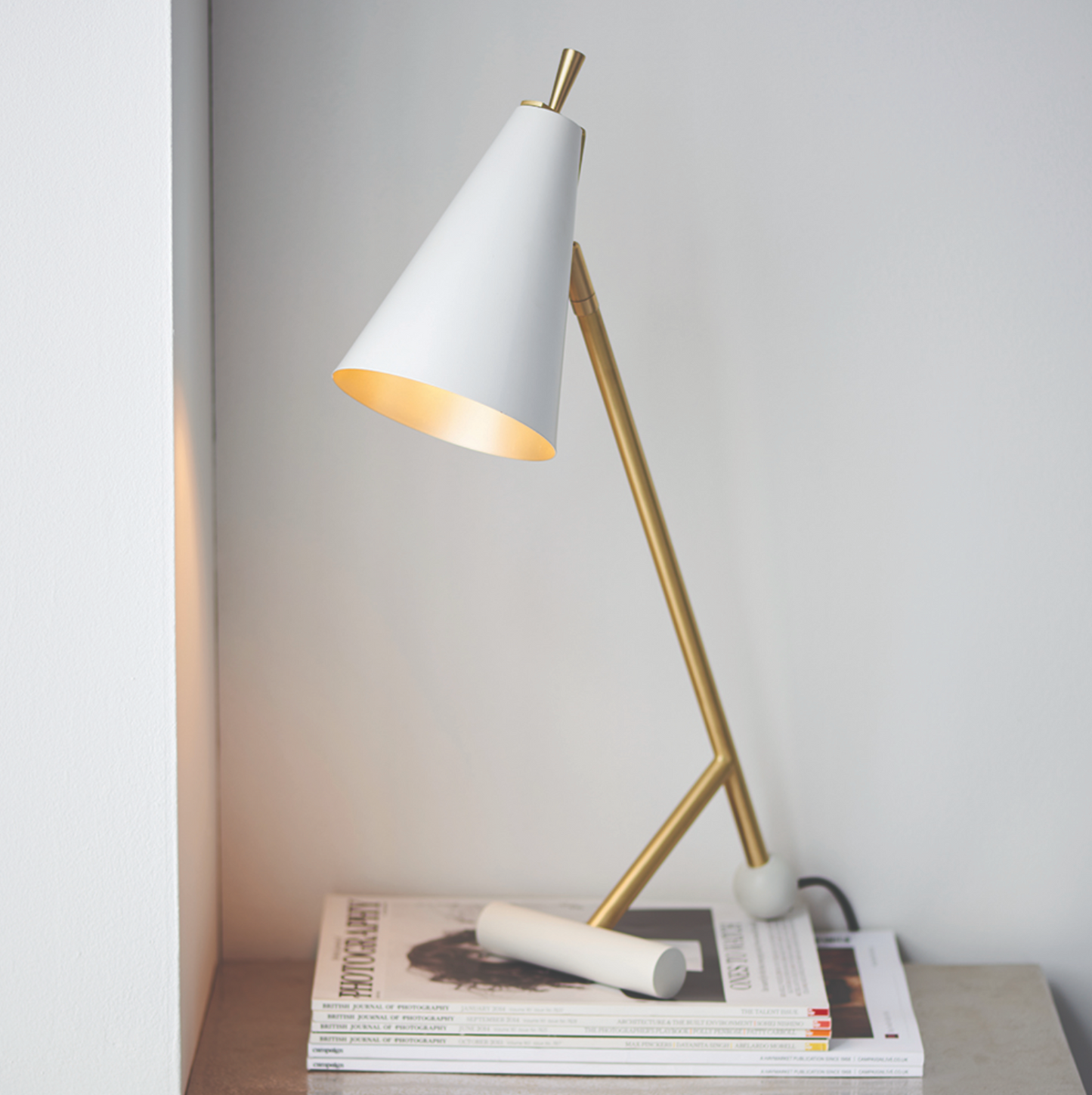 Cone Matt White Desk Lamp - ID 12067